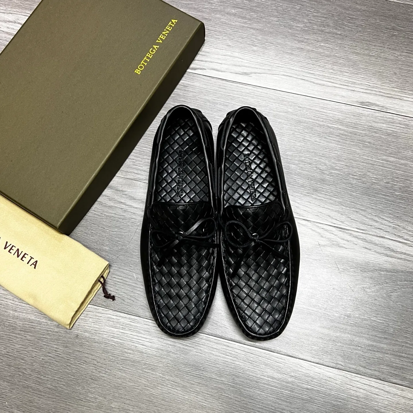Factory price 480 BV〰️Purely handmade classic men's beanie shoes👉👉driving shoes, slip-on shoes, woven with cowhide imported from Italy, 💕water-dyed cowhide lining, 🔊original outsole, waterproof platform design, comfortable on the feet. A good choice for traveling and driving, two colors available, code number: 38-44, (45 can be customized)